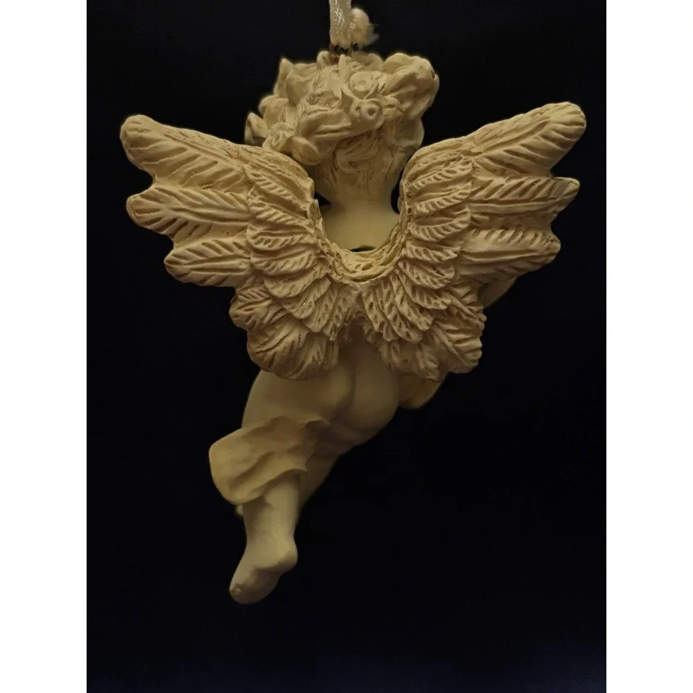 Vintage 1996 Avon Cherub Angel Ornament Bouquet of Flowers Original Box